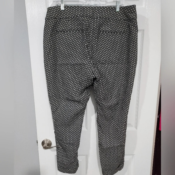 Lord & Taylor Woman Black, White & Metallic Gold Kelly Pull On Pants Size 18 W - Picture 7 of 14
